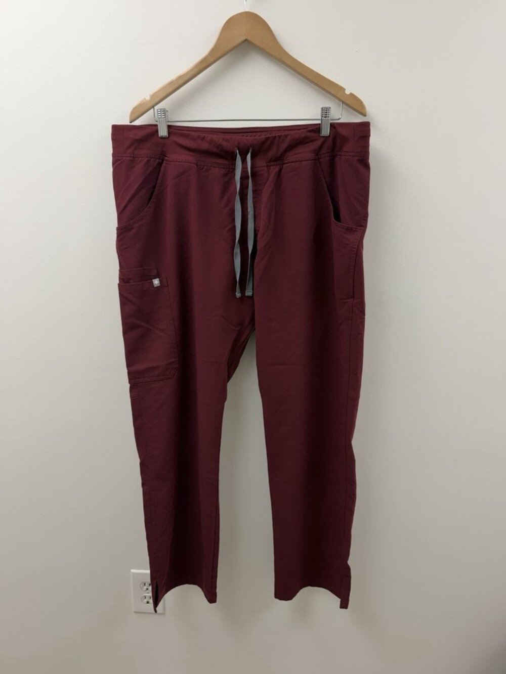 FIGS Scrub Pants Womens XL Burgundy Technical Collection Cargo Pockets T21004 - Picture 12 of 12